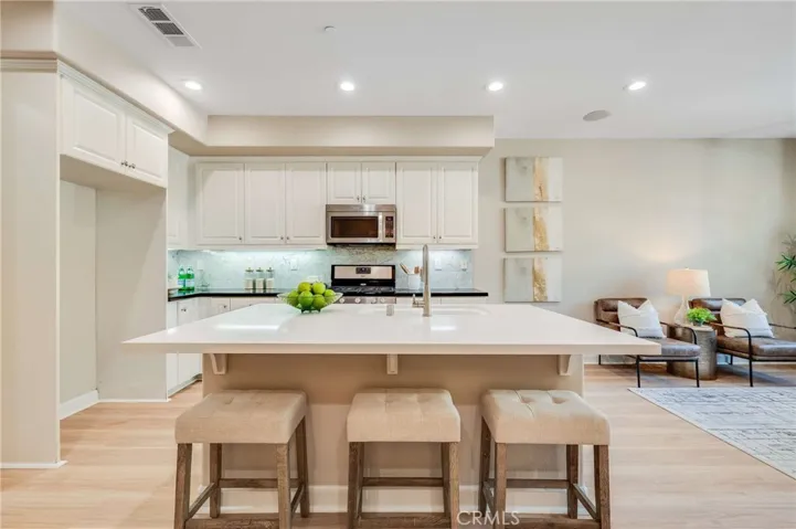 870 E Mountain Way, Azusa, California 91702