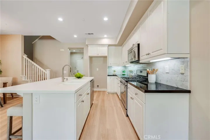 870 E Mountain Way, Azusa, California 91702