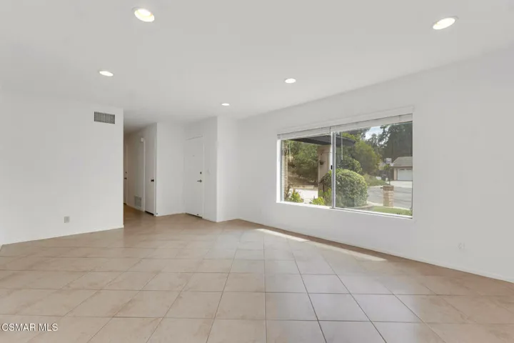 06 - Living Room