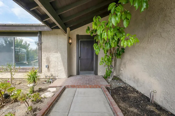 04- Front Door