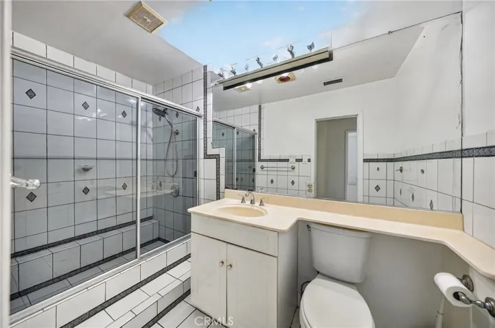 10529 La Mirada, Whittier, California 90604