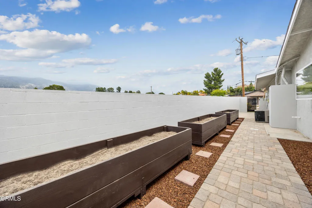 7015 Charrick-40
