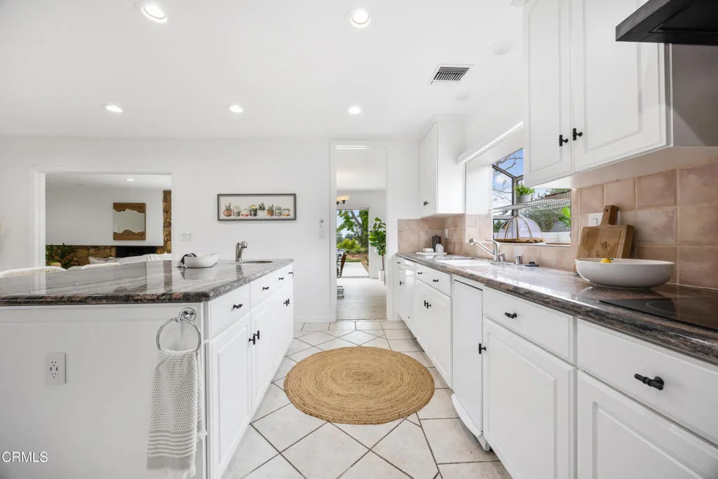 7015 Charrick-13