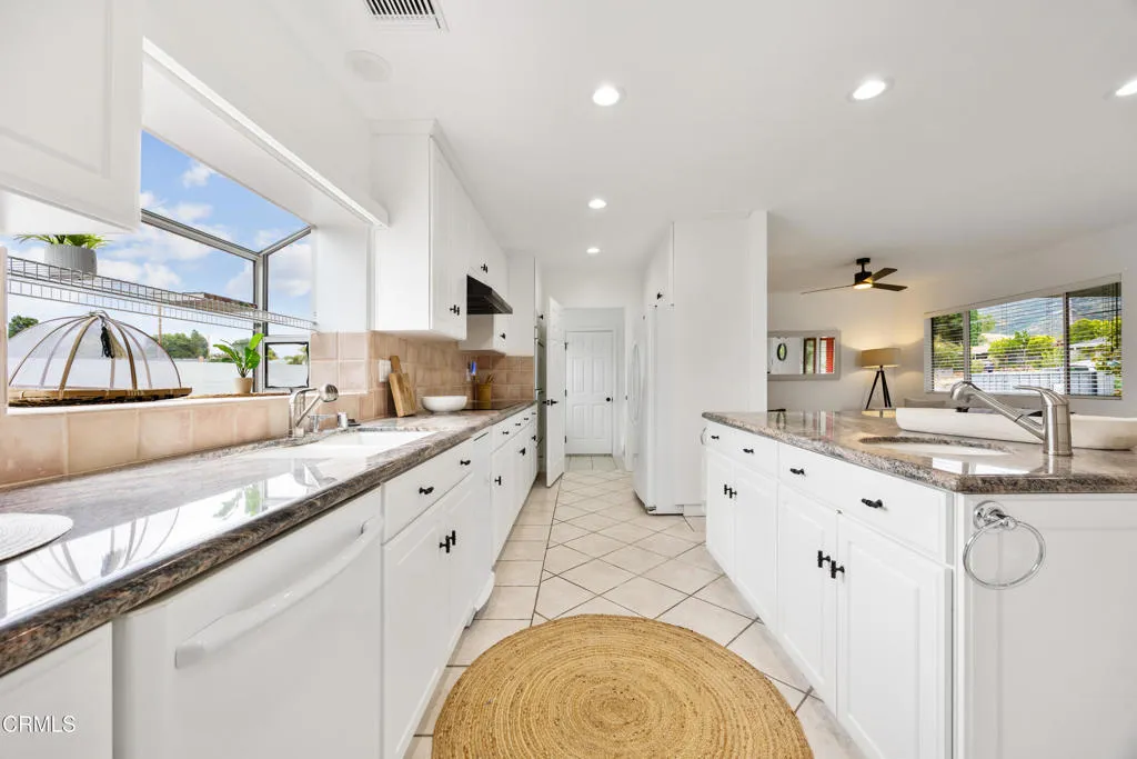 7015 Charrick-17