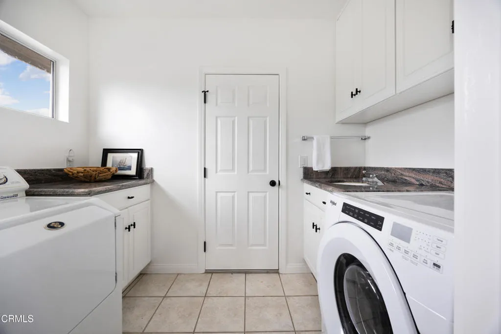 7015 Charrick-18