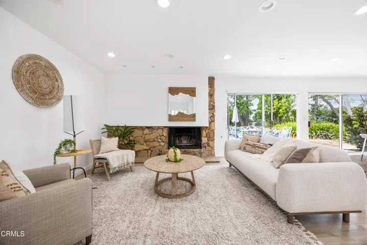 7015 Charrick-7