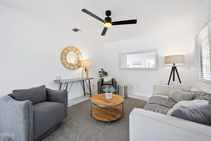 7015 Charrick-20