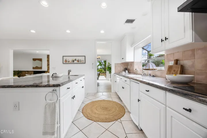 7015 Charrick-13