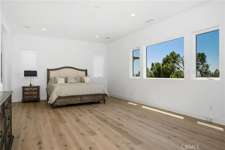 11091 Woodcrest Court, Chatsworth, California 91311