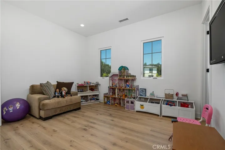 11091 Woodcrest Court, Chatsworth, California 91311