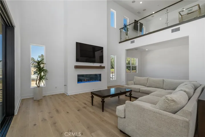 11091 Woodcrest Court, Chatsworth, California 91311