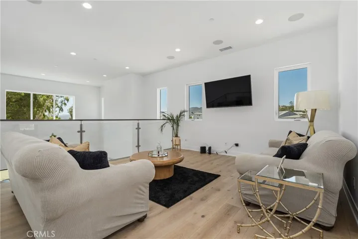 11091 Woodcrest Court, Chatsworth, California 91311