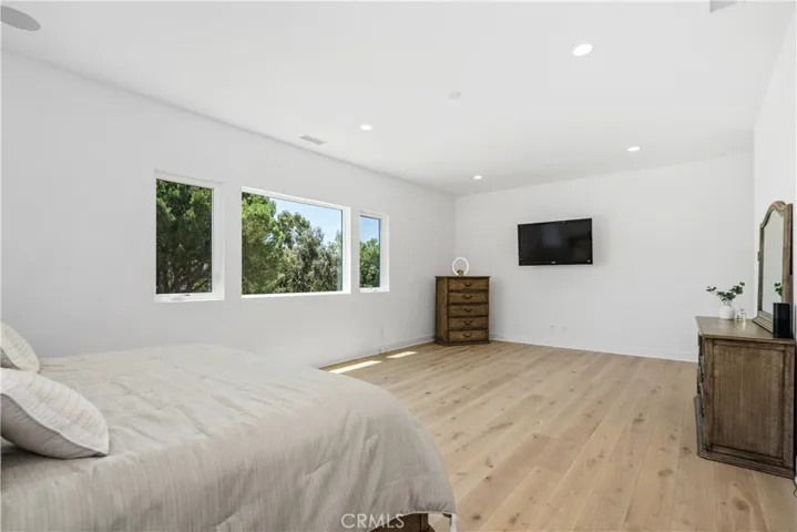 11091 Woodcrest Court, Chatsworth, California 91311