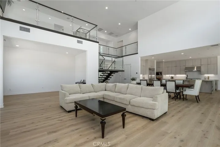 11091 Woodcrest Court, Chatsworth, California 91311