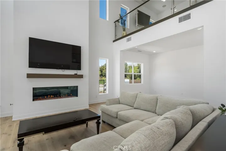11091 Woodcrest Court, Chatsworth, California 91311