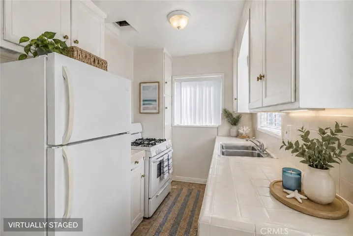 1051 3rd St - Kitchen has been Virtually Staged