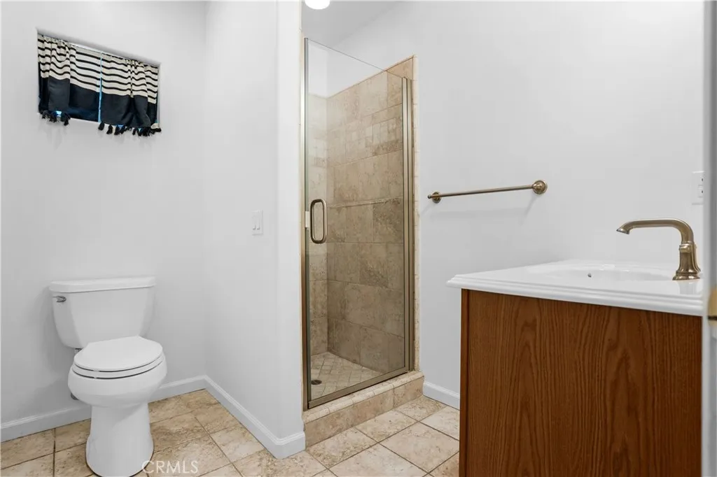 Powder/Guest restroom