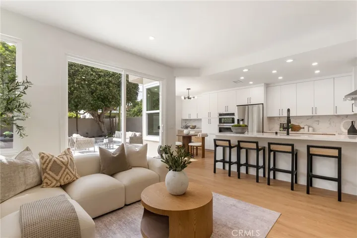 67 Pelican Court, Newport Beach, California 92660