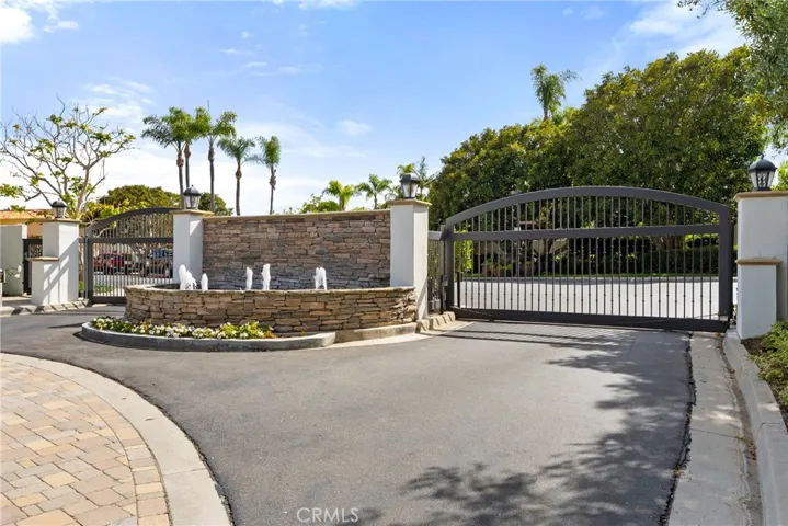 67 Pelican Court, Newport Beach, California 92660