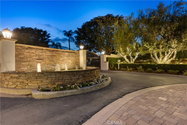 67 Pelican Court, Newport Beach, California 92660