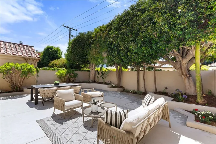 67 Pelican Court, Newport Beach, California 92660