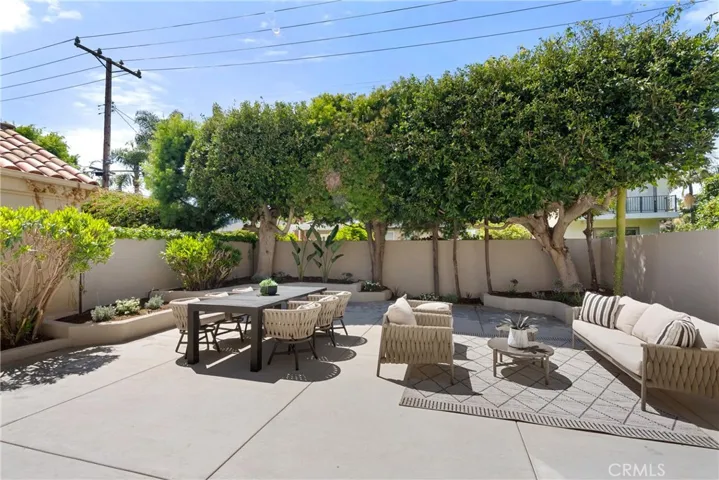 67 Pelican Court, Newport Beach, California 92660