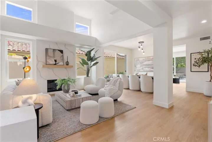 67 Pelican Court, Newport Beach, California 92660