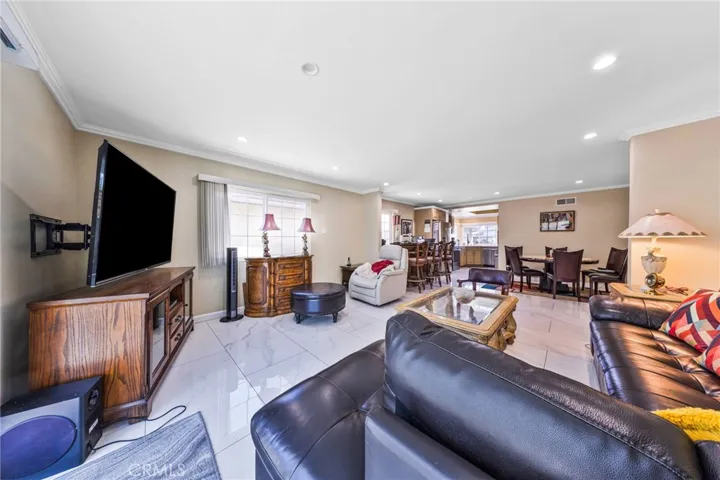 814 E Sandpoint Court, Carson, California 90746