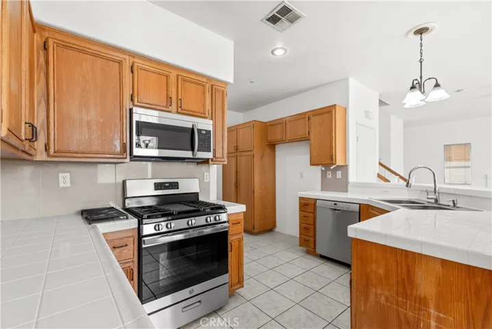 29151 Whitegate Lane, Highland, California 92346