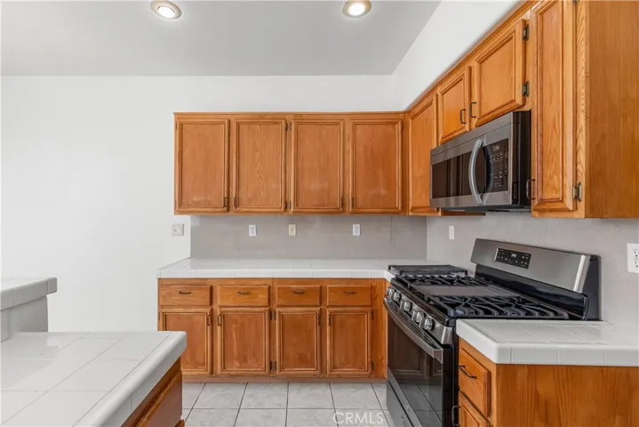29151 Whitegate Lane, Highland, California 92346