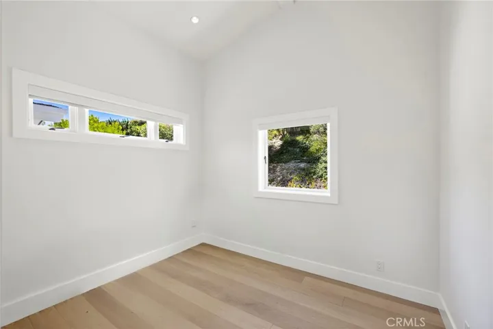 Upstairs Guest bedroom #2 with vaulted ceilings