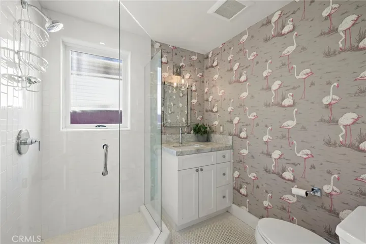 En-suite bath to lower level bedroom 1
