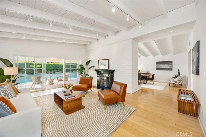 5901 Nita Avenue, Woodland Hills, California 91367