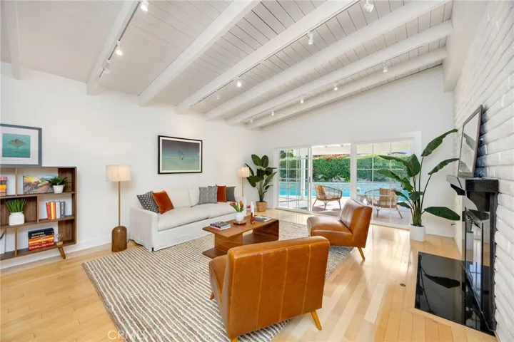 5901 Nita Avenue, Woodland Hills, California 91367