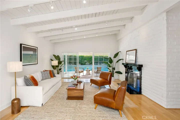 5901 Nita Avenue, Woodland Hills, California 91367