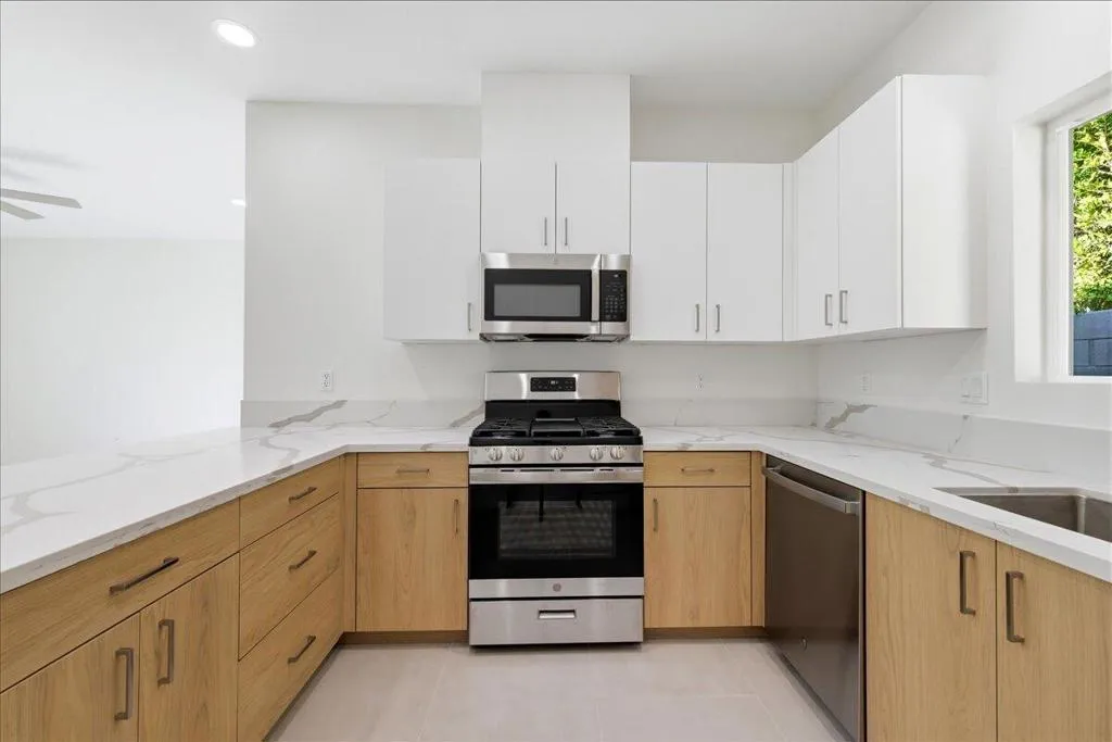 45-30127 Avenida Juarez - Kitchen