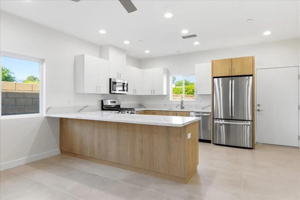10-30125 Avenida Juarez - Kitchen