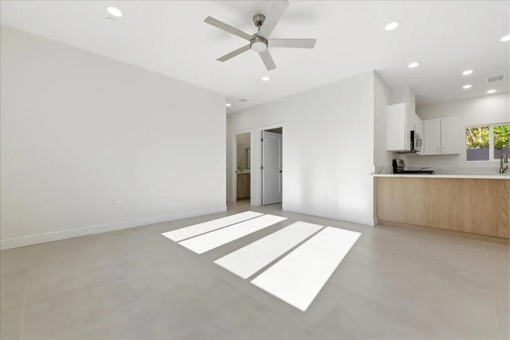 41-30127 Avenida Juarez - Living Room