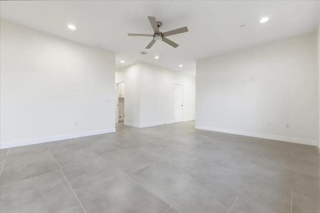 08-30125 Avenida Juarez - Living Room