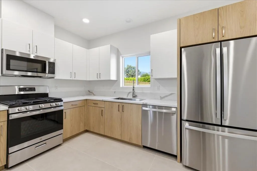 13-30125 Avenida Juarez - Kitchen