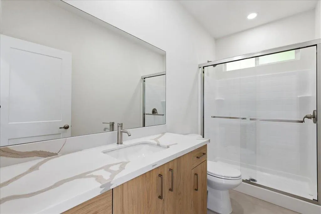 57-30127 Avenida Juarez - Bathroom