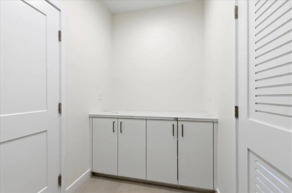 31-30125 Avenida Juarez - Laundry