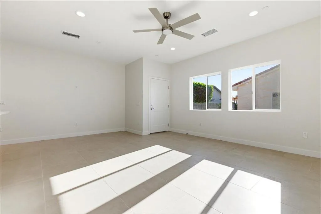 42-30127 Avenida Juarez - Living Room