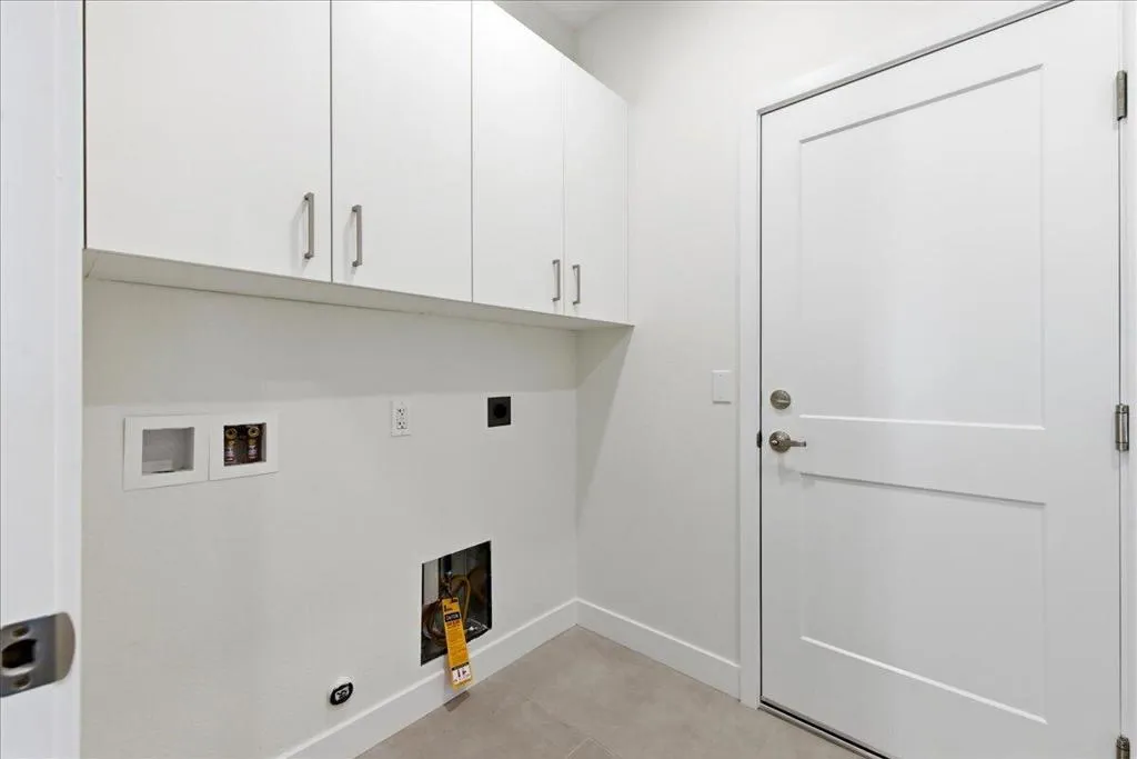30-30125 Avenida Juarez - Laundry