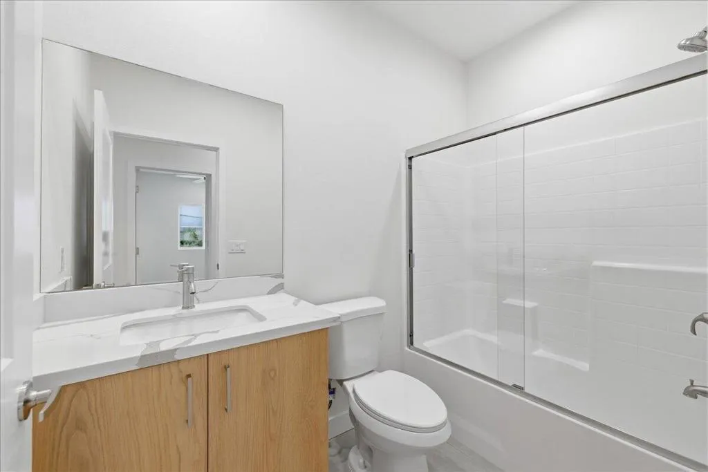 25-30125 Avenida Juarez - Bathroom