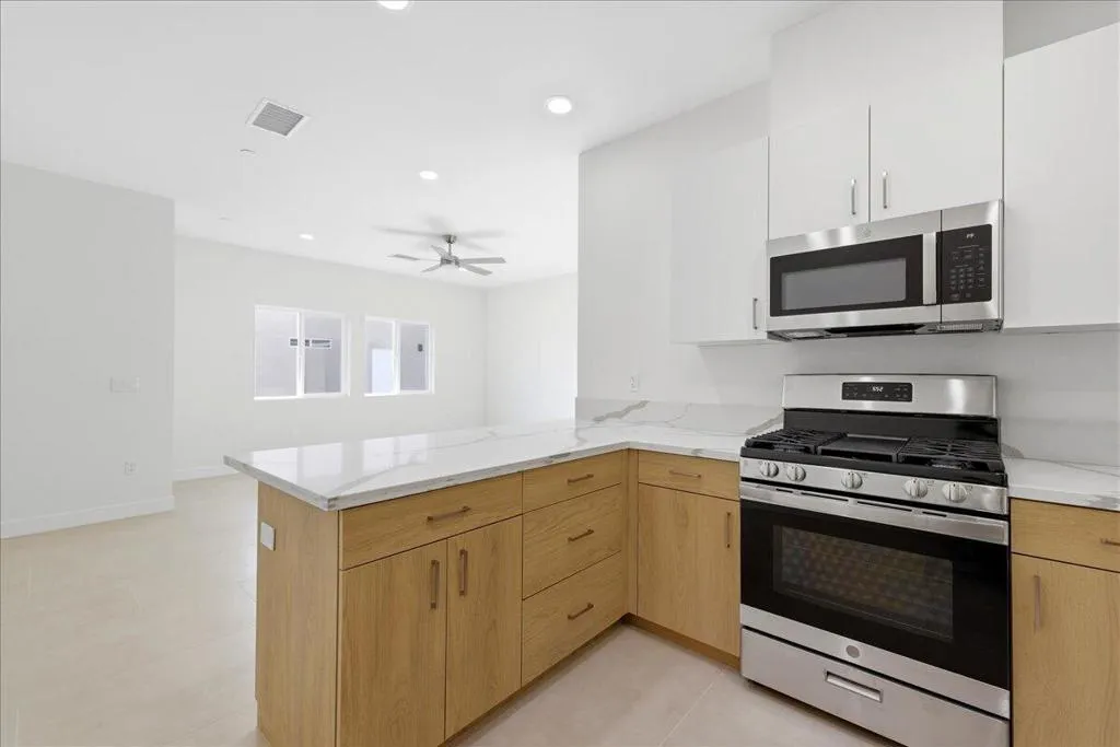 48-30127 Avenida Juarez - Kitchen
