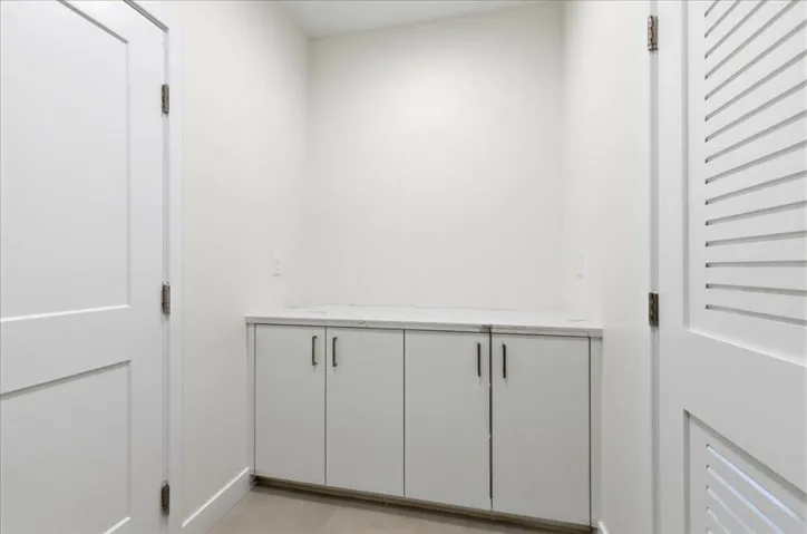 31-30125 Avenida Juarez - Laundry