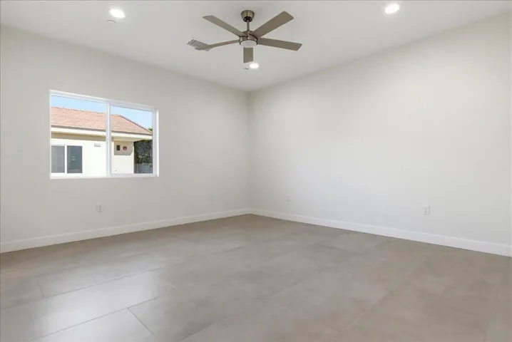 15-30125 Avenida Juarez -