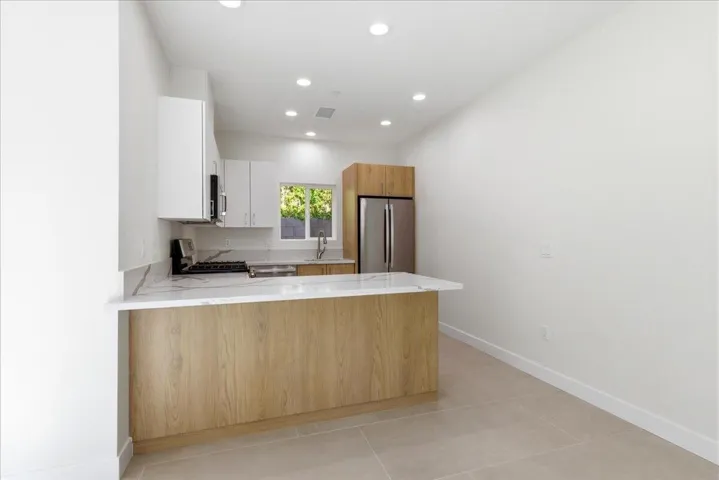 44-30127 Avenida Juarez - Kitchen