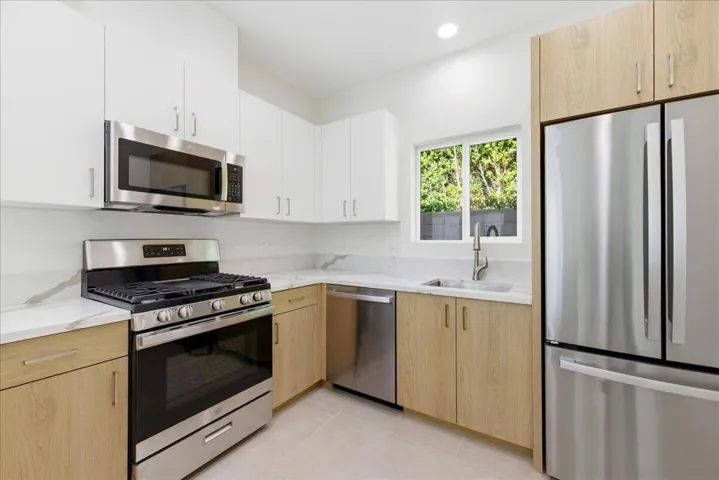 46-30127 Avenida Juarez - Kitchen